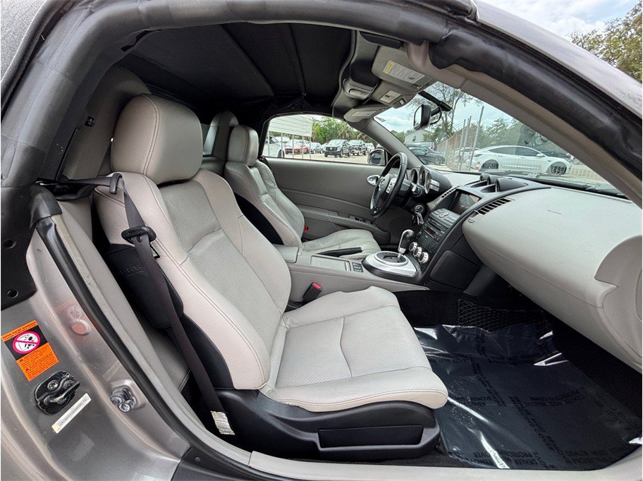 Used 2009 Nissan 350Z Touring RWD image 29