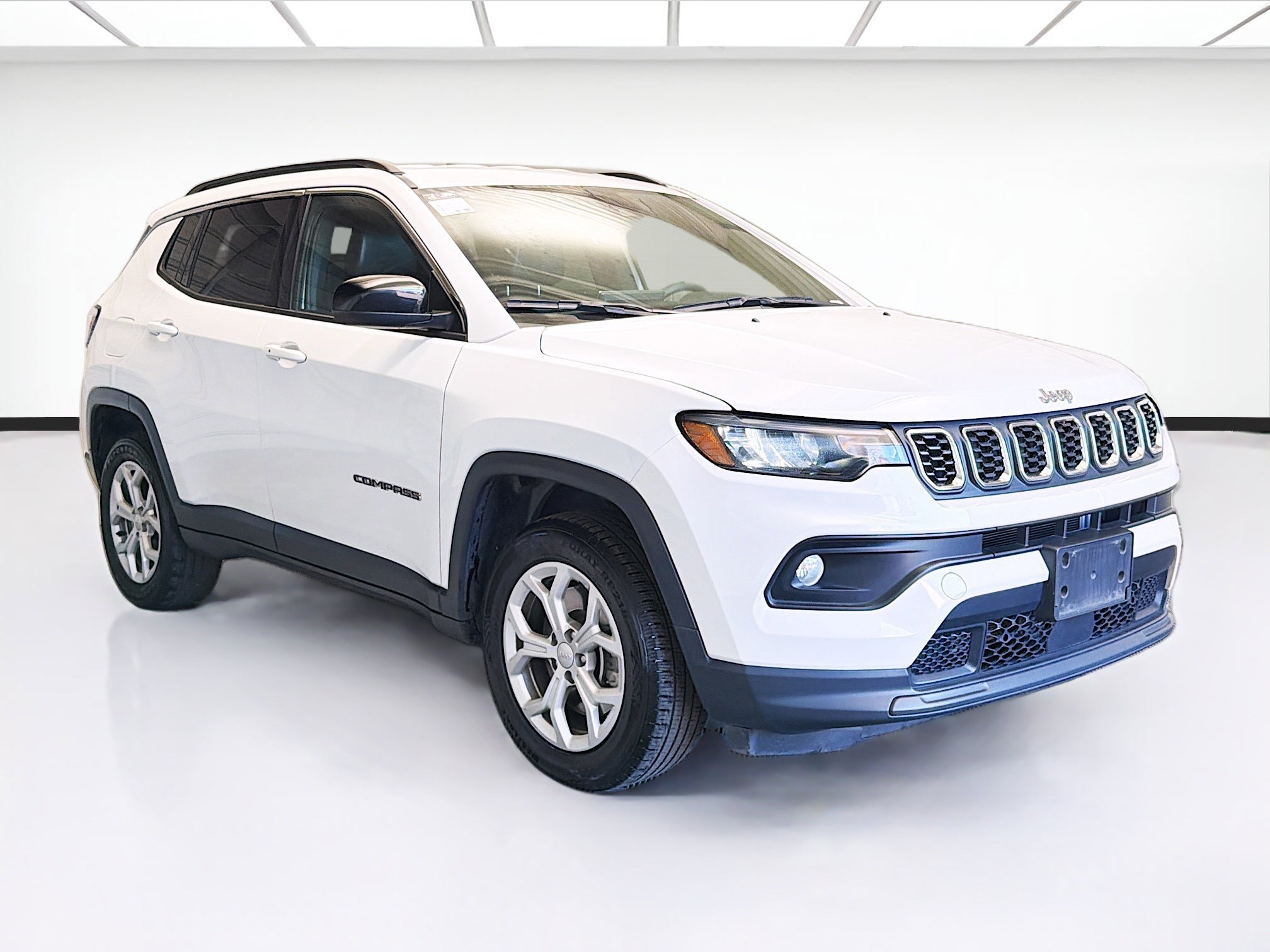 Used 2024 Jeep Compass Latitude image 3