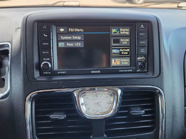 Used 2013 Chrysler Town & Country Touring FWD image 41