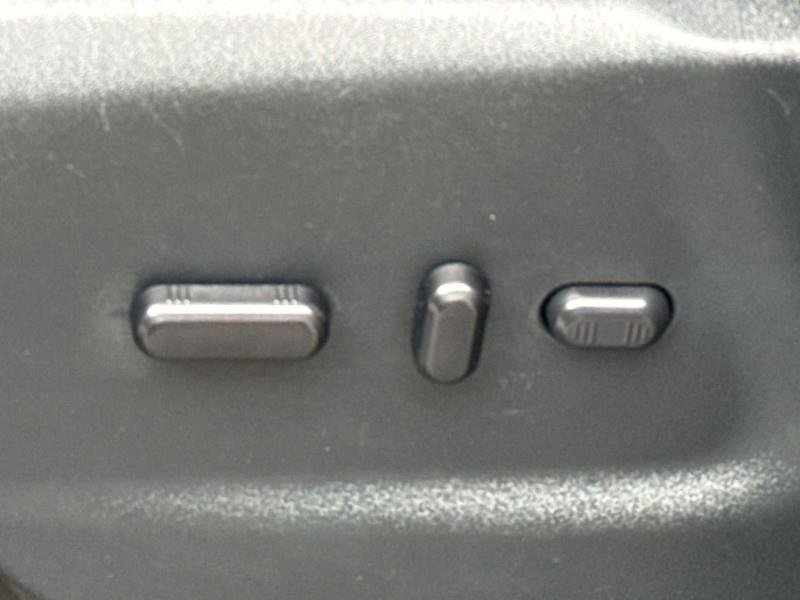 Used 2023 Ford Transit 350 XLT image 32