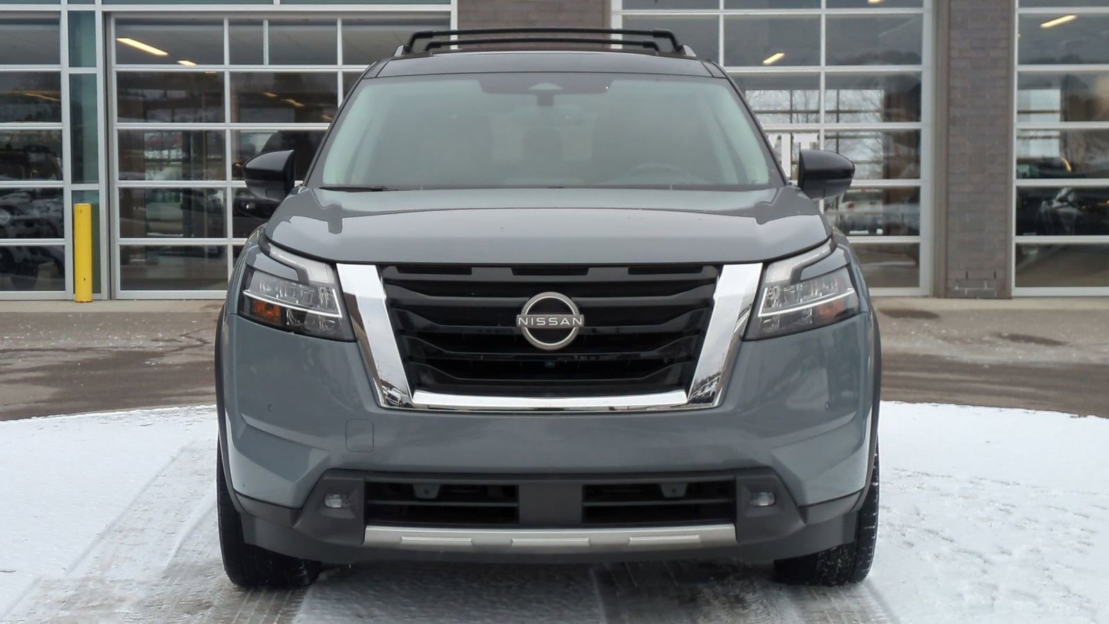 Used 2022 Nissan Pathfinder Platinum w/ Cargo Package image 10