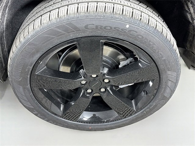 New 2026 Land Rover Defender 130 X-Dynamic SE image 34