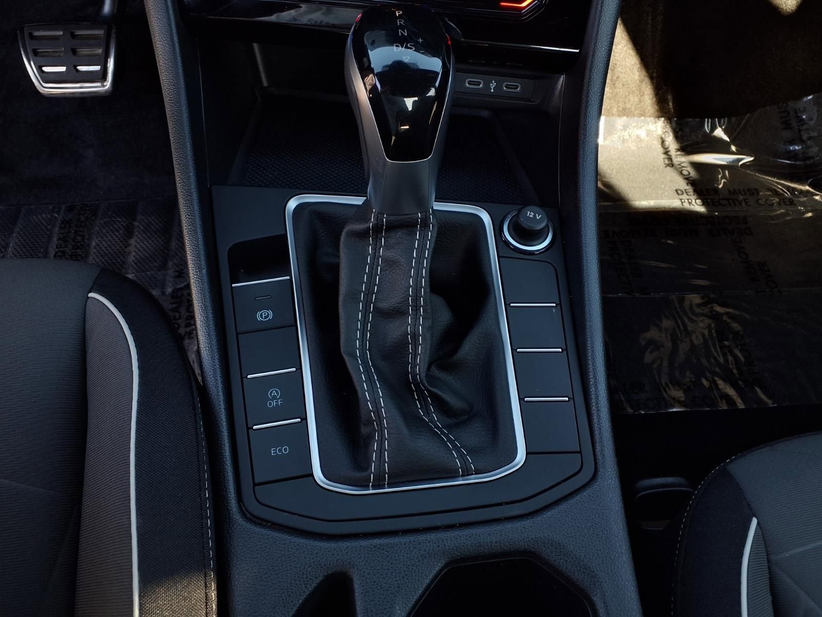 Certified 2025 Volkswagen Jetta Sport image 13