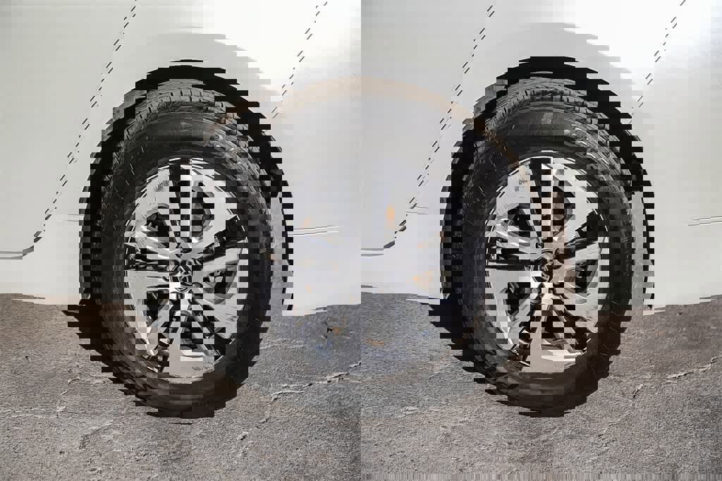 Used 2016 Toyota Prius Three image 8