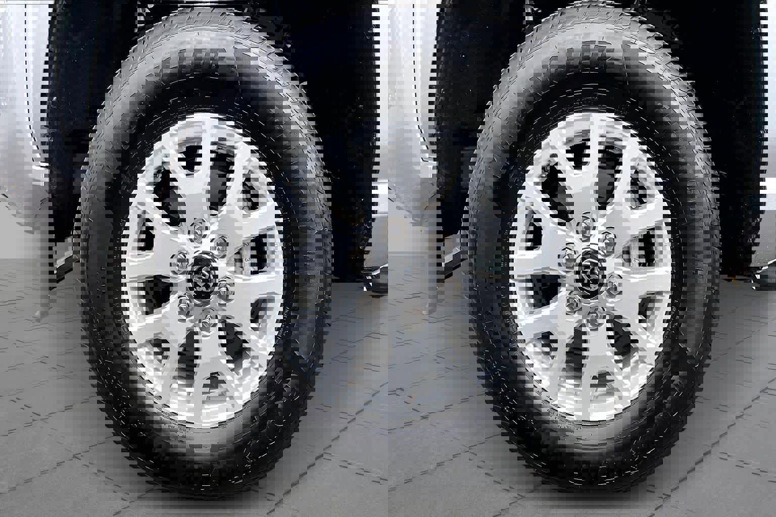 Certified 2025 Toyota Tacoma SR5 image 9