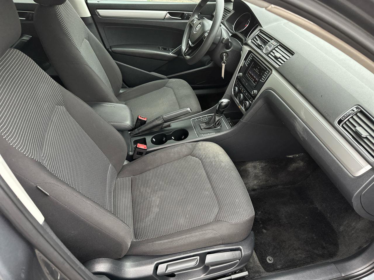 Used 2017 Volkswagen Passat 1.8T S image 16