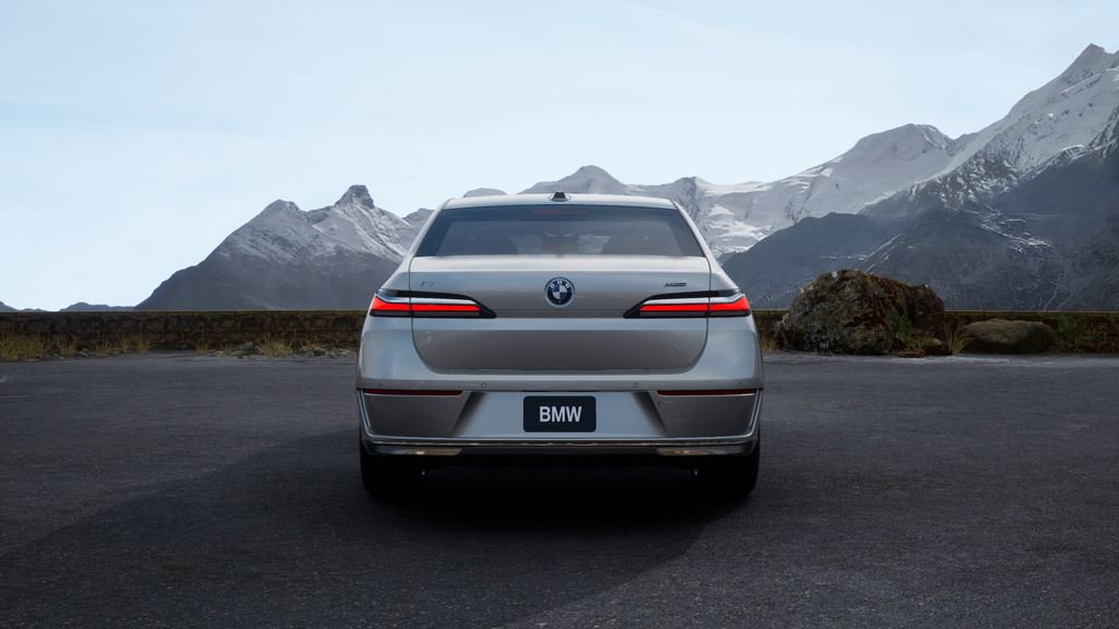 Used 2025 BMW i7 eDrive50 image 32