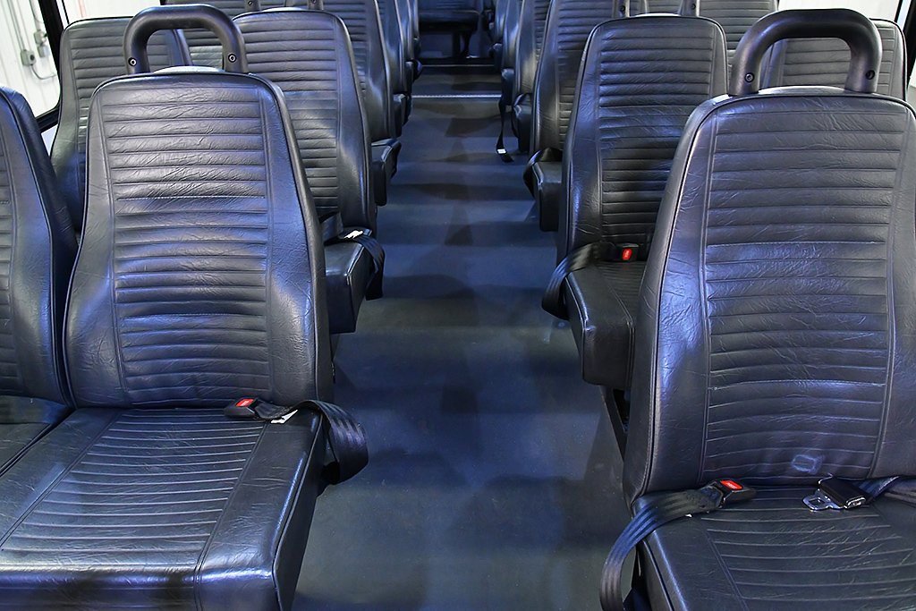 Used 2017 Ford F550 2WD Regular Cab Super Duty image 24