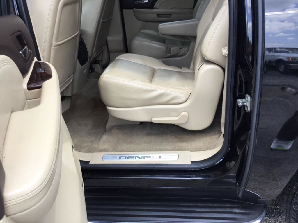 Used 2010 GMC Yukon XL Denali AWD/4WD image 31