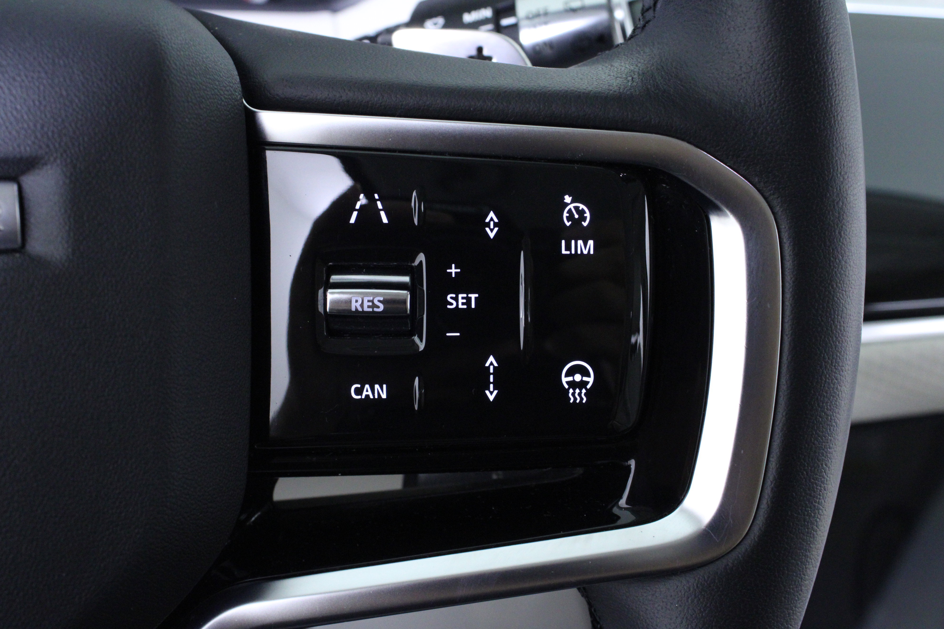 Used 2023 Land Rover Range Rover Velar R-Dynamic S image 23