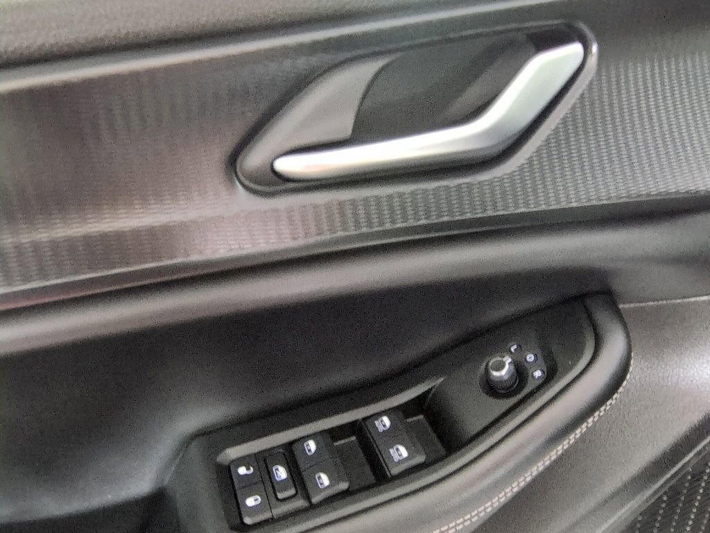 Certified 2025 Jeep Grand Cherokee Altitude AWD/4WD image 28