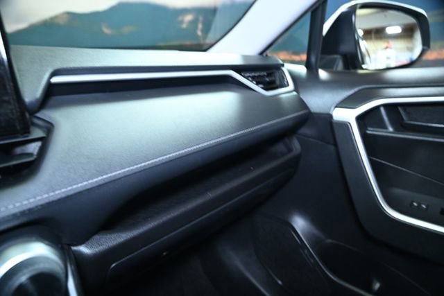 Used 2022 Toyota RAV4 LE image 32