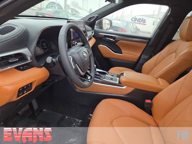 Certified 2026 Toyota Highlander Platinum image 21