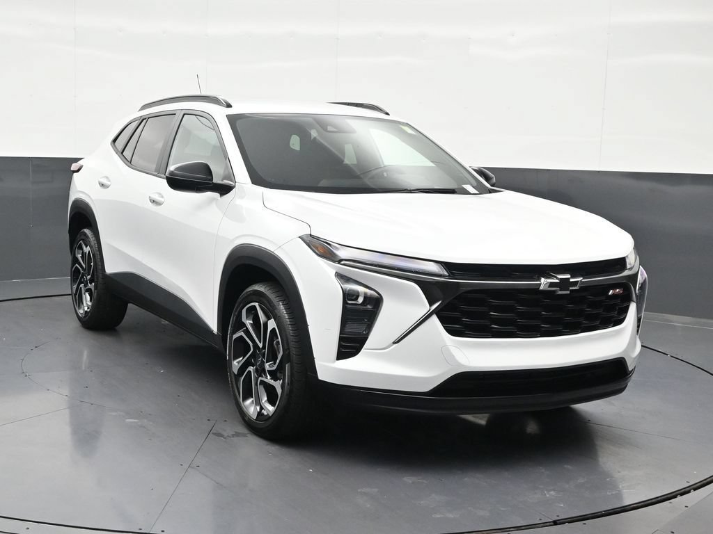 Used 2025 Chevrolet Trax RS FWD image 8