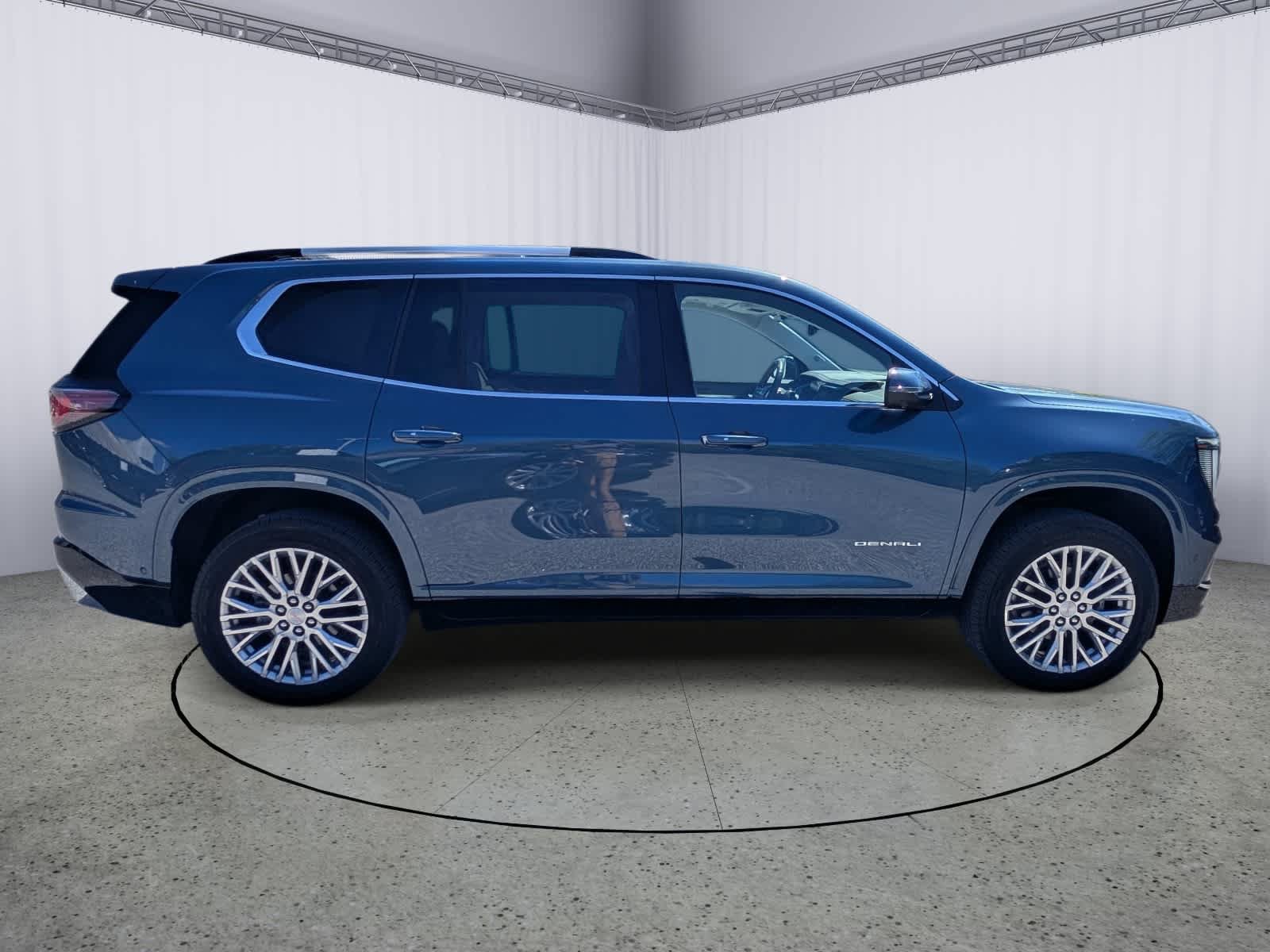 Used 2025 GMC Acadia Denali w/ Super Cruise Package FWD image 2