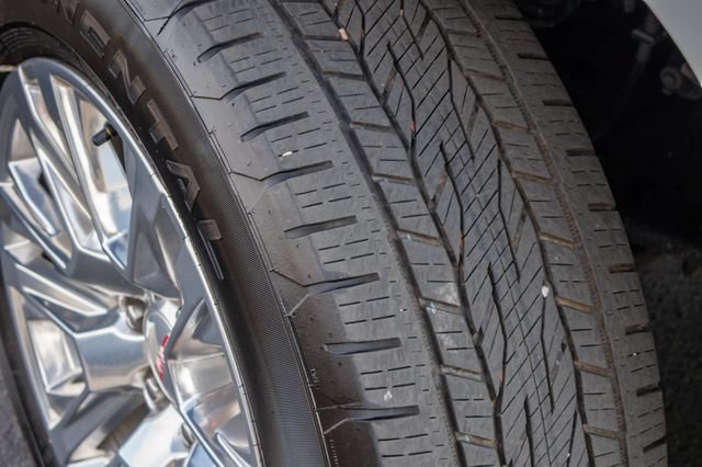 Used 2025 GMC Yukon XL Denali AWD/4WD image 14