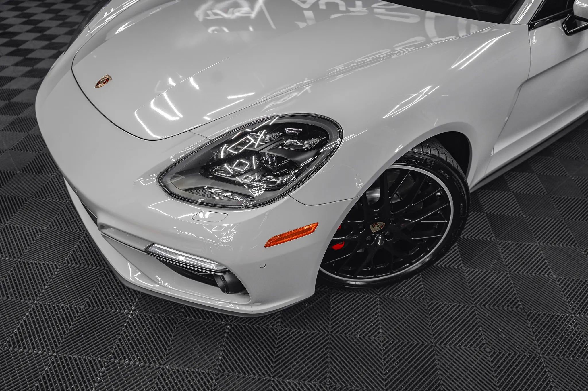 Used 2017 Porsche Panamera Turbo image 3