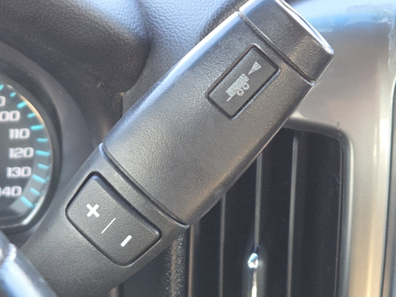 Used 2018 Chevrolet Silverado 1500 LT w/ All Star Edition image 6