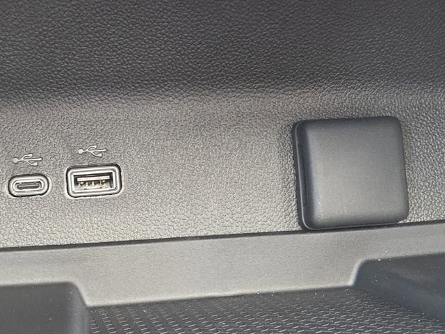 New 2026 Chevrolet Traverse RS w/ LPO, Floor Liner Package AWD/4WD image 9