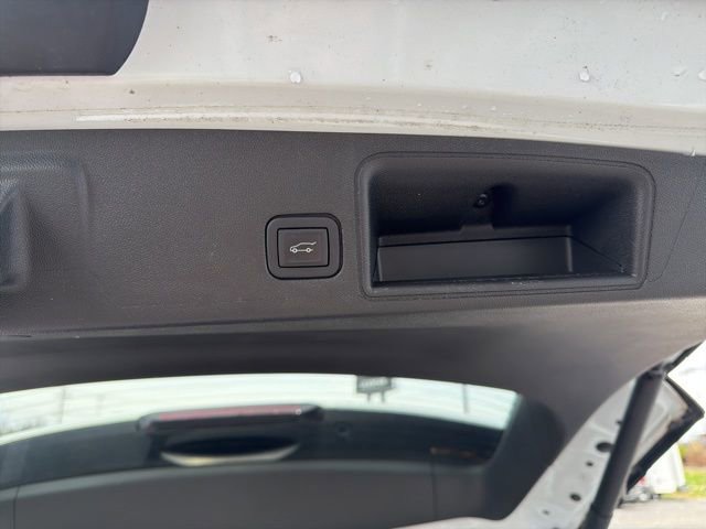 Used 2022 GMC Terrain SLT image 16