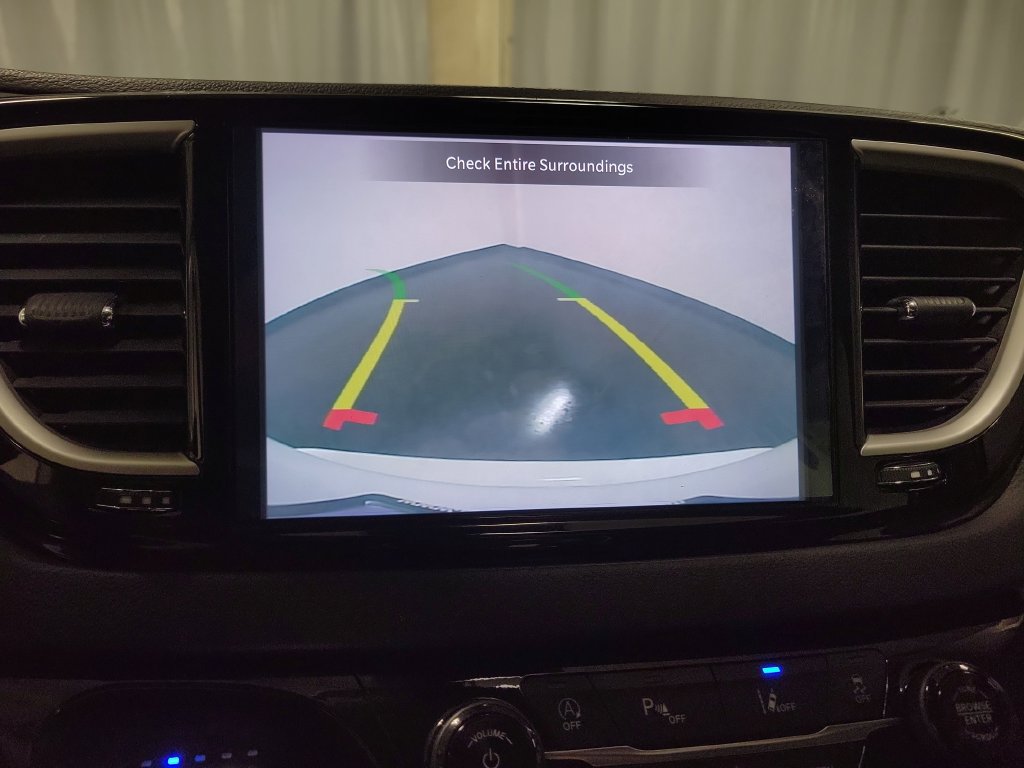 Used 2024 Chrysler Pacifica Touring-L FWD image 20