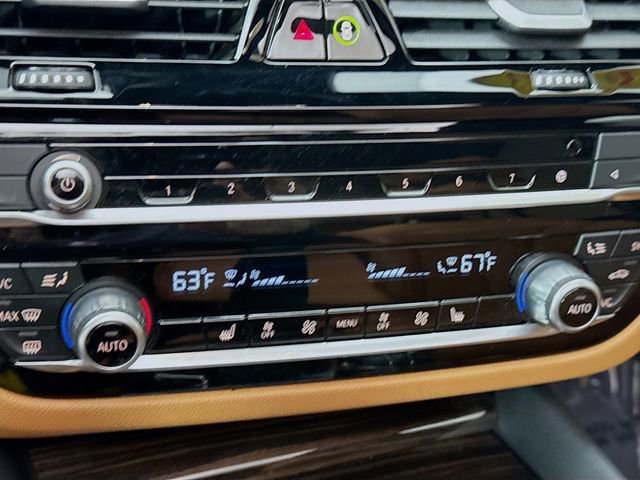 Used 2023 BMW 530e xDrive w/ Premium Package image 18