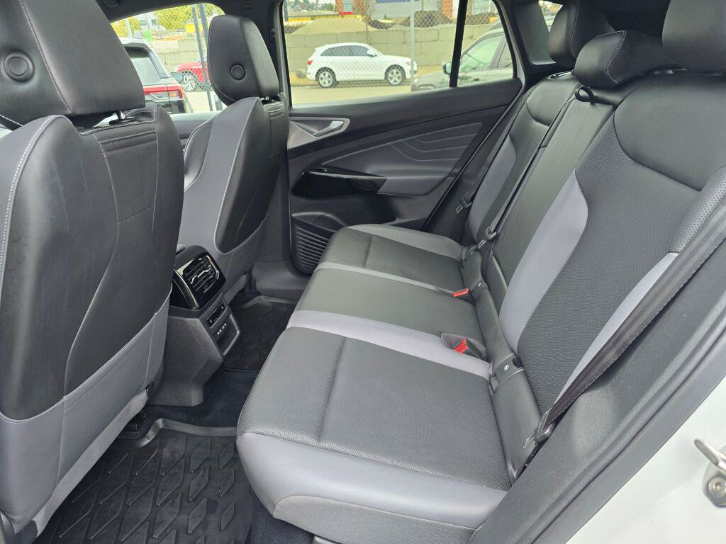 Used 2023 Volkswagen ID.4 Pro S Plus AWD/4WD image 17