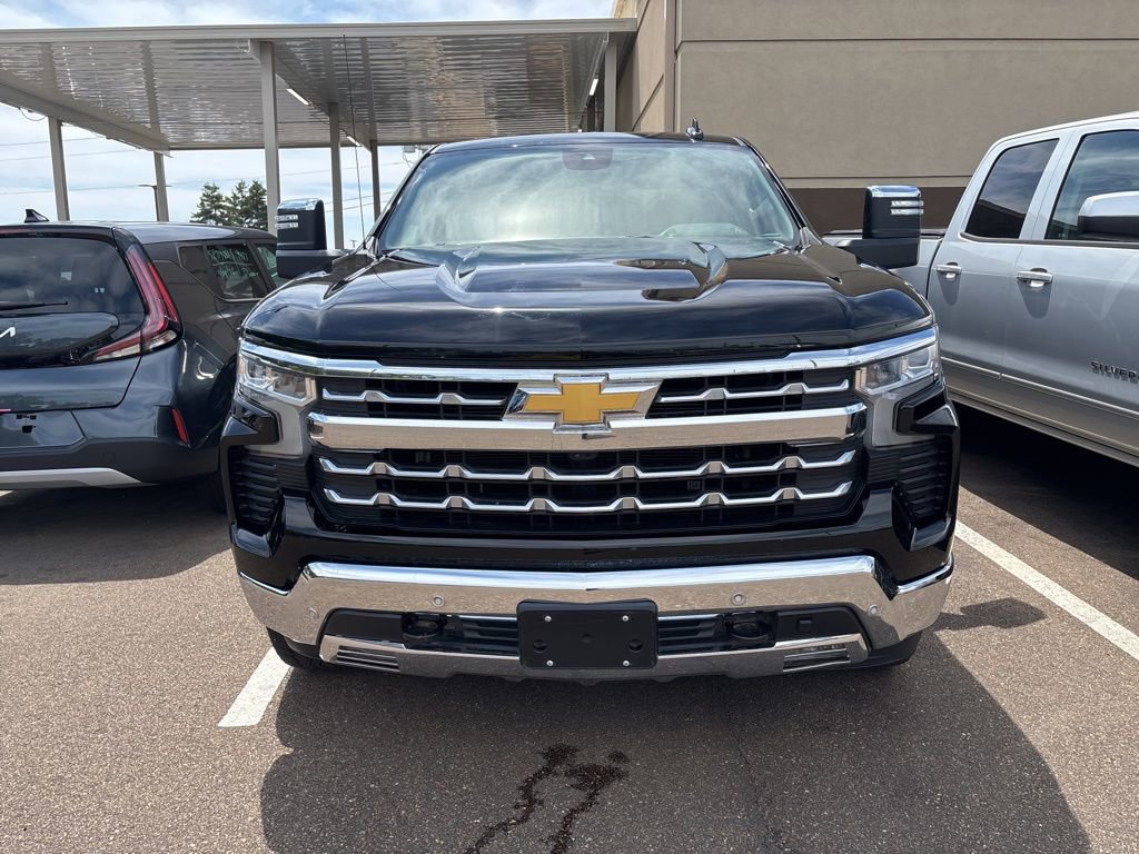 Used 2024 Chevrolet Silverado 1500 LTZ AWD/4WD image 2