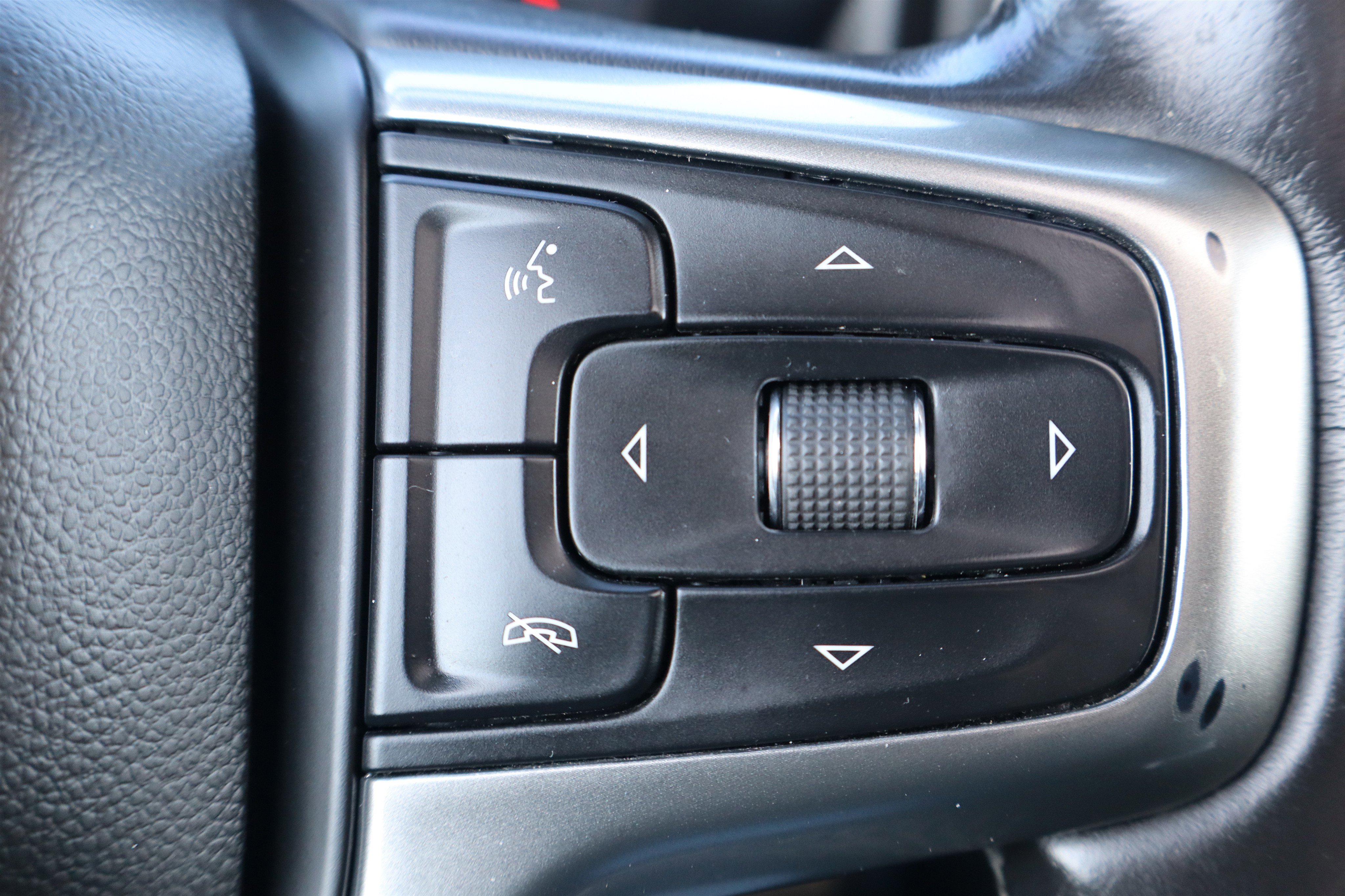 Used 2021 Chevrolet Silverado 2500 LTZ w/ LTZ Convenience Package image 31