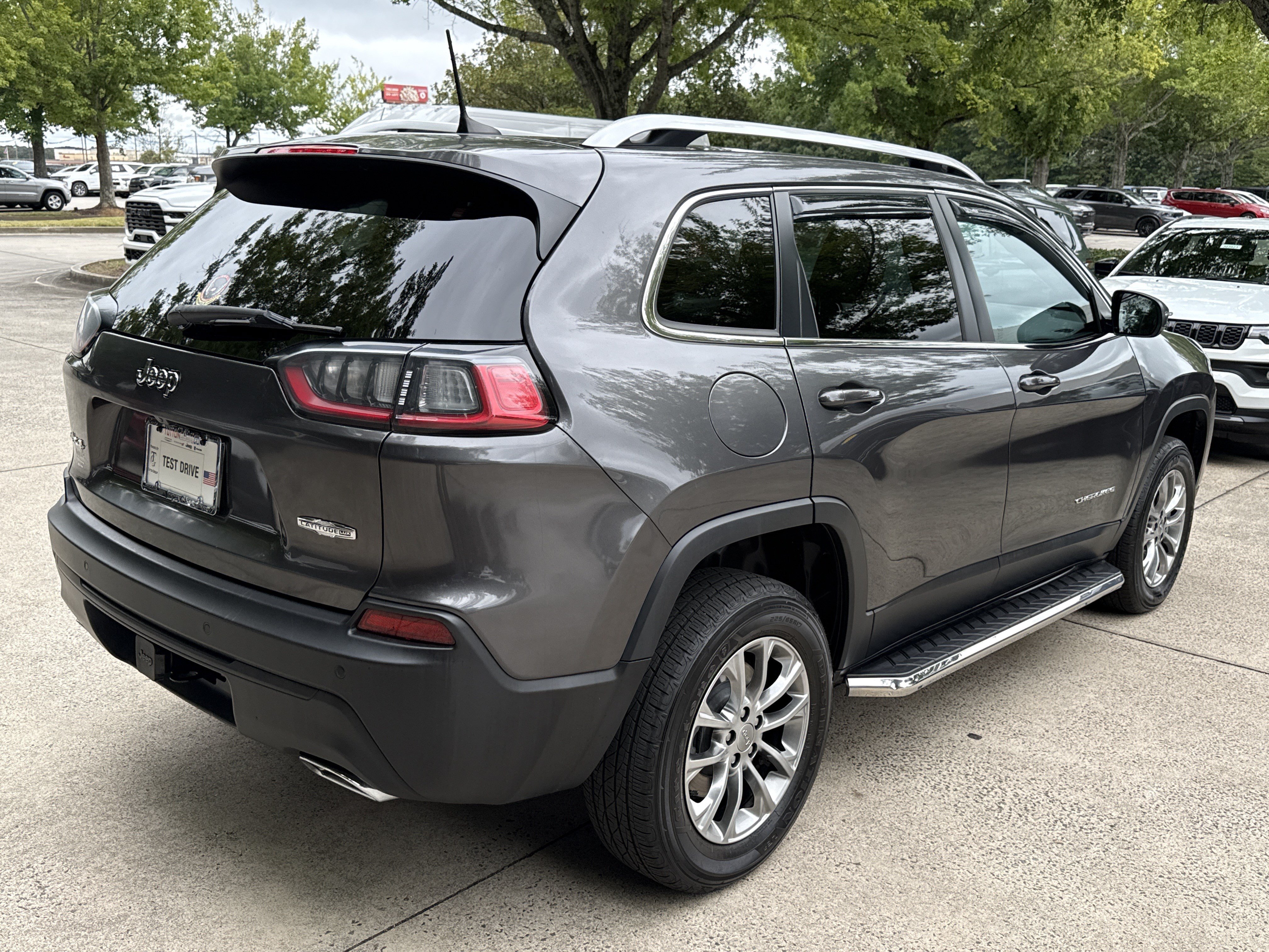 Used 2021 Jeep Cherokee Latitude Lux w/ Trailer Tow Group AWD/4WD image 7