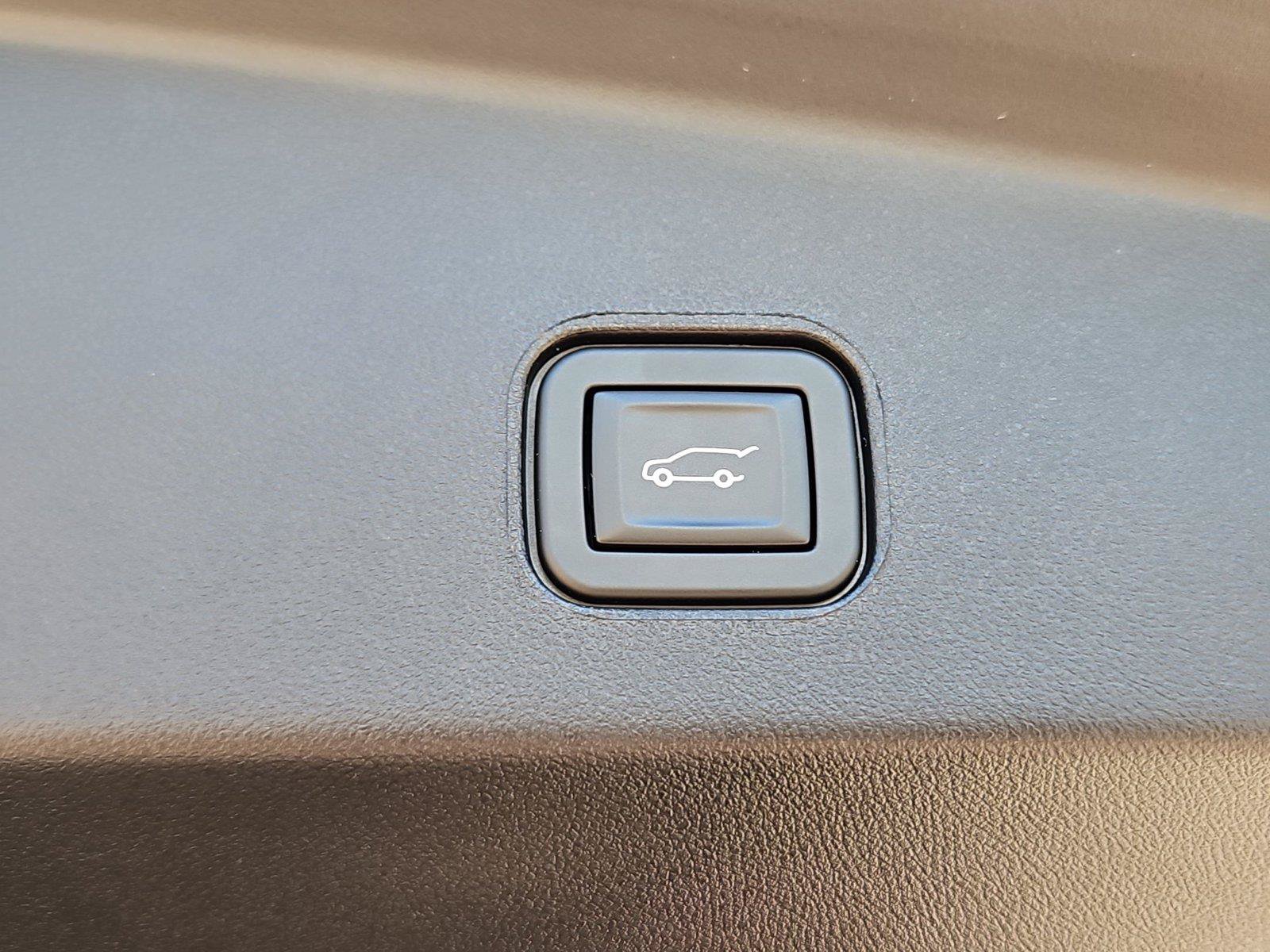 Certified 2024 Cadillac Lyriq Luxury AWD/4WD image 32