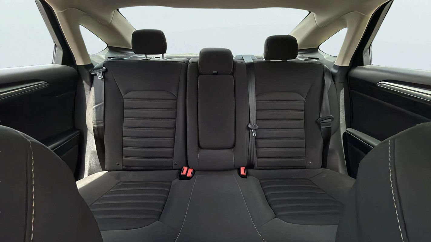 Used 2019 Ford Fusion SE FWD image 12