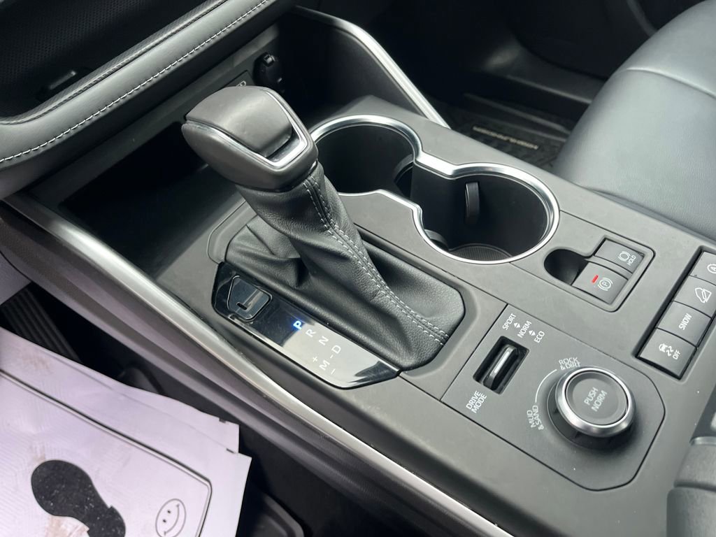 Used 2022 Toyota Highlander XSE image 25