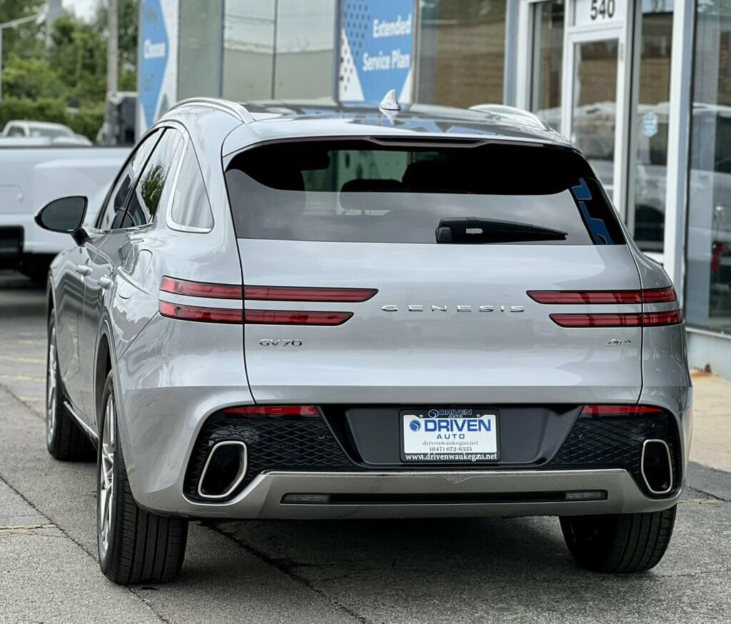 Used 2025 Genesis GV70 2.5T w/ Select Package AWD/4WD image 3
