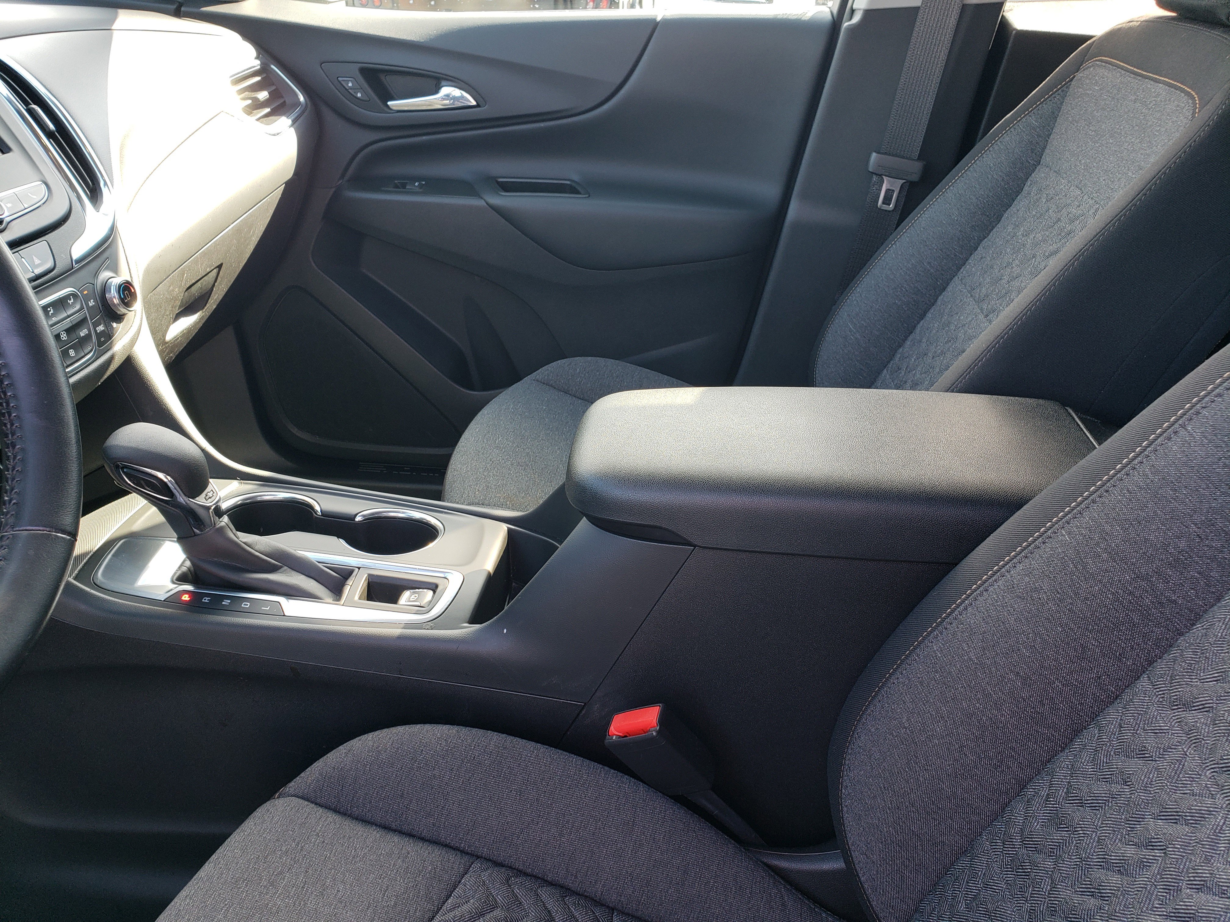 Used 2022 Chevrolet Equinox LT w/ Driver Convenience Package image 29