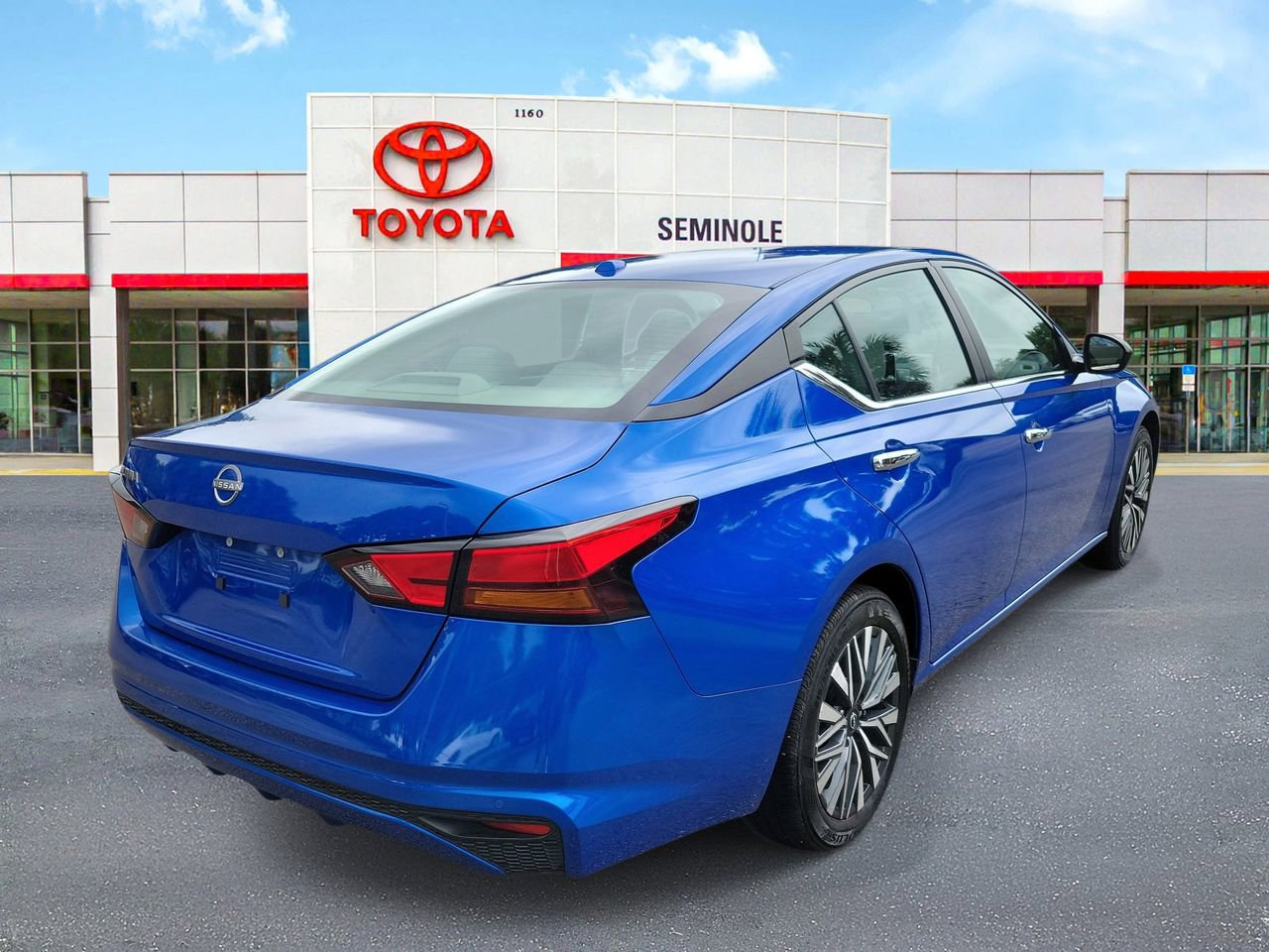 Used 2025 Nissan Altima 2.5 SV image 3