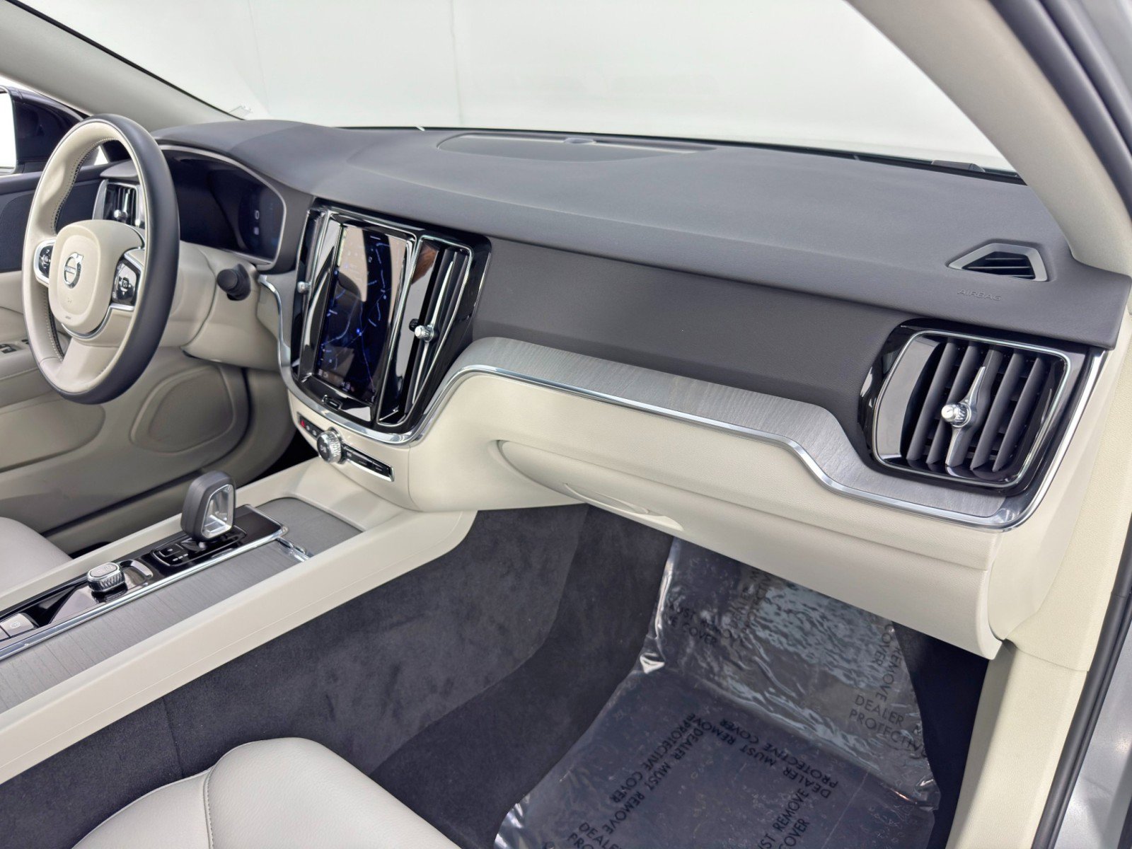 Used 2024 Volvo S60 B5 Plus w/ Protection Package Premier image 15