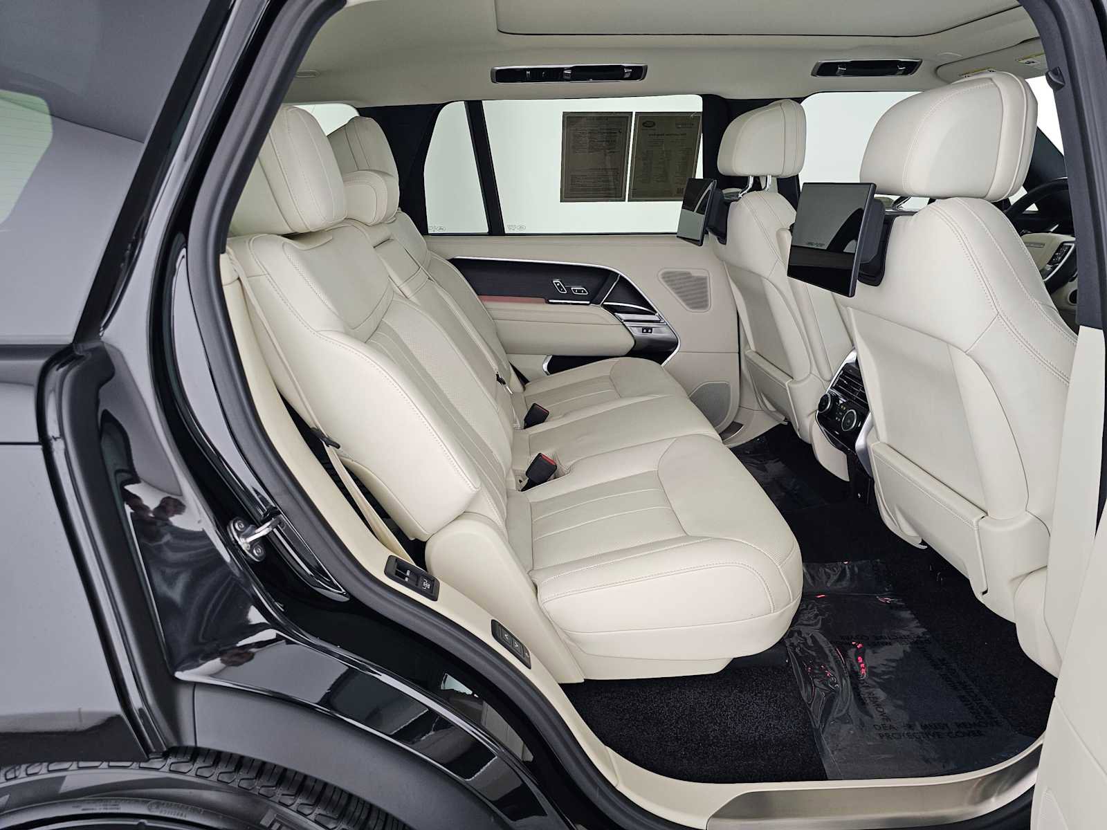 Used 2024 Land Rover Range Rover Long Wheelbase SE image 12