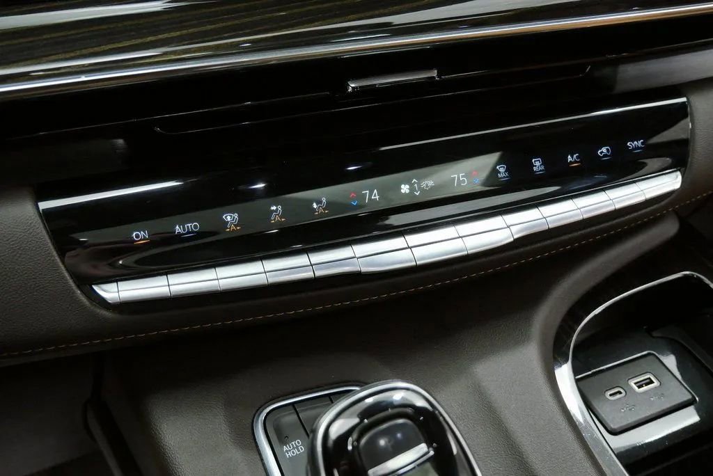 Used 2021 Cadillac Escalade Premium Luxury w/ Driver Assist Tech Package AWD/4WD image 32