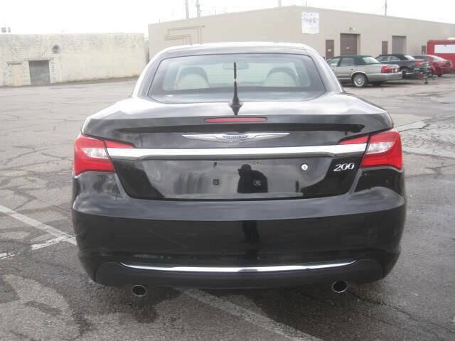 Used 2011 Chrysler 200 Limited image 15