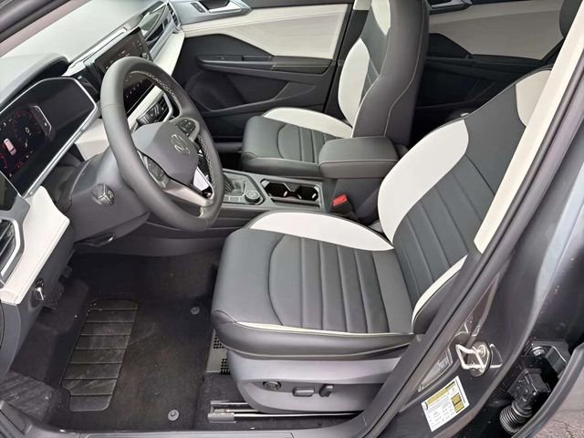 New 2026 Volkswagen Taos SEL image 4