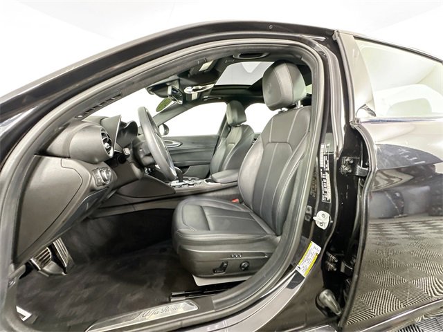 Used 2022 Alfa Romeo Giulia Ti image 4