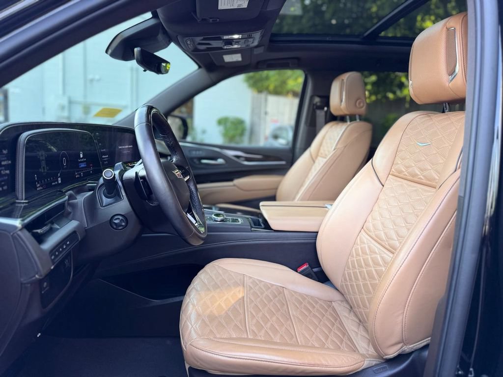 Used 2024 Cadillac Escalade ESV Premium Luxury AWD/4WD image 18