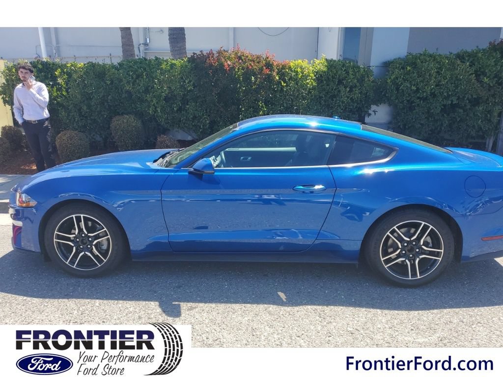 Used 2018 Ford Mustang Premium RWD image 3