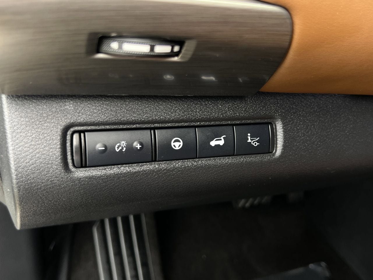 Certified 2024 Nissan Pathfinder Platinum FWD image 13