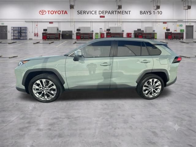 Used 2020 Toyota RAV4 XLE Premium FWD image 5