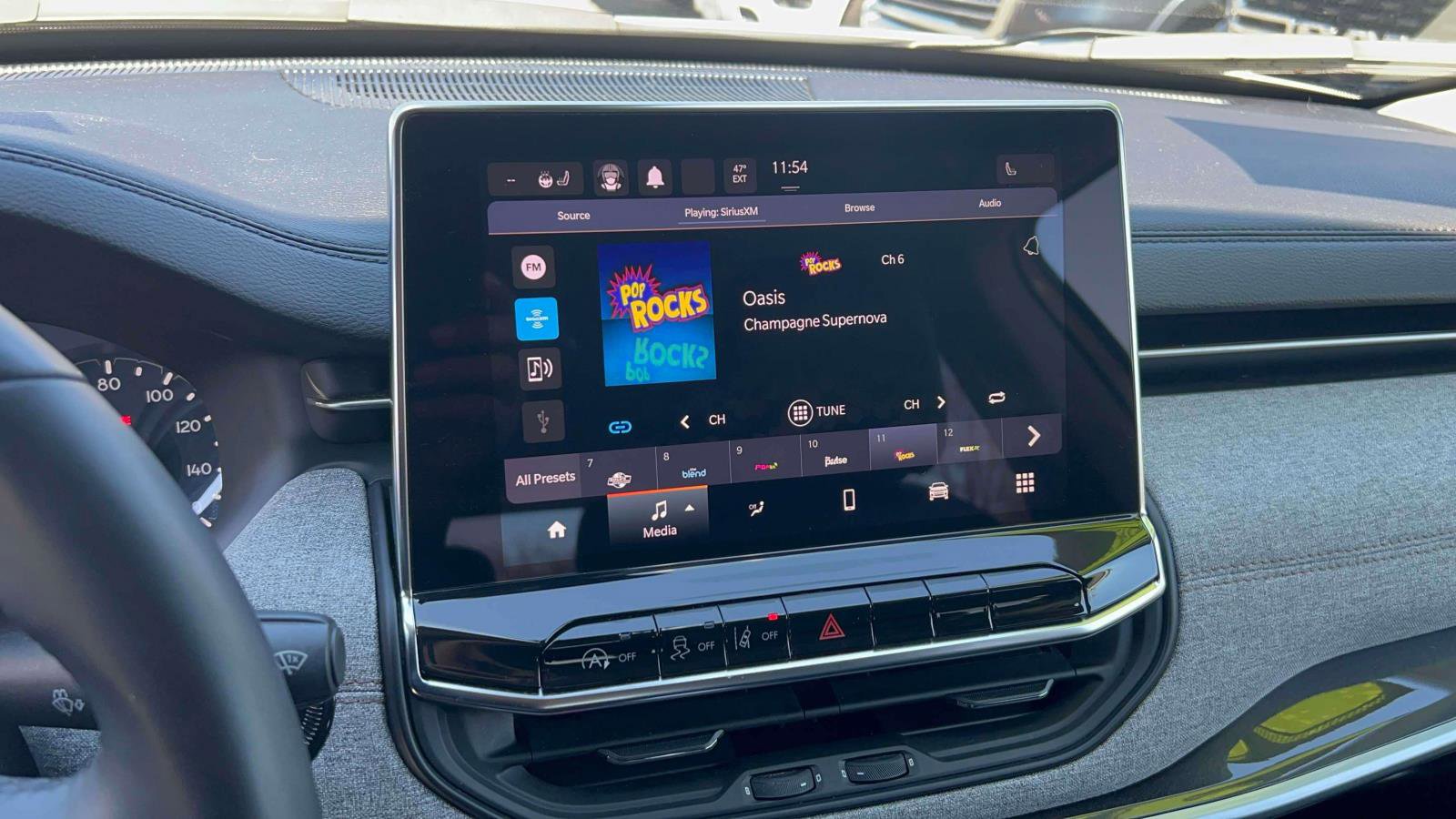 Used 2022 Jeep Compass Latitude AWD/4WD image 17