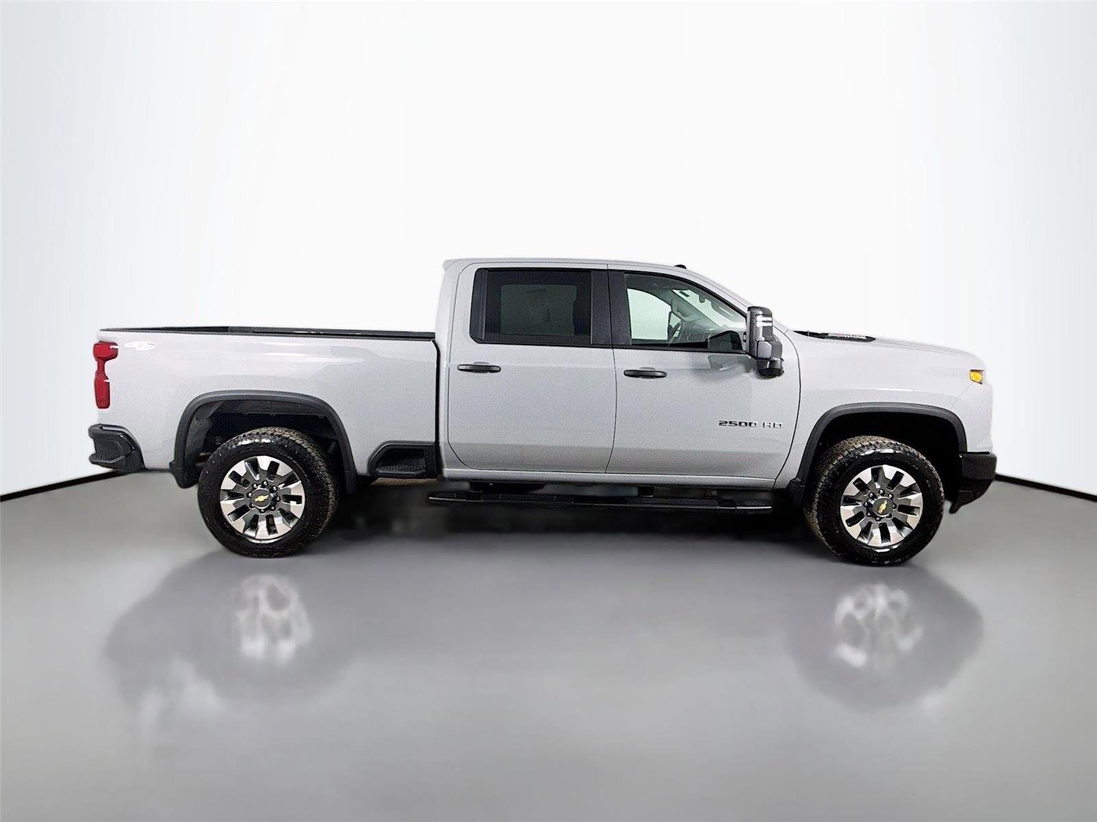 Used 2025 Chevrolet Silverado 2500 Custom w/ Custom Value Package AWD/4WD image 10
