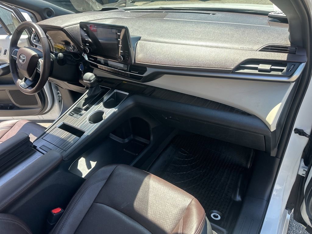 Used 2023 Toyota Sienna Platinum AWD/4WD image 31