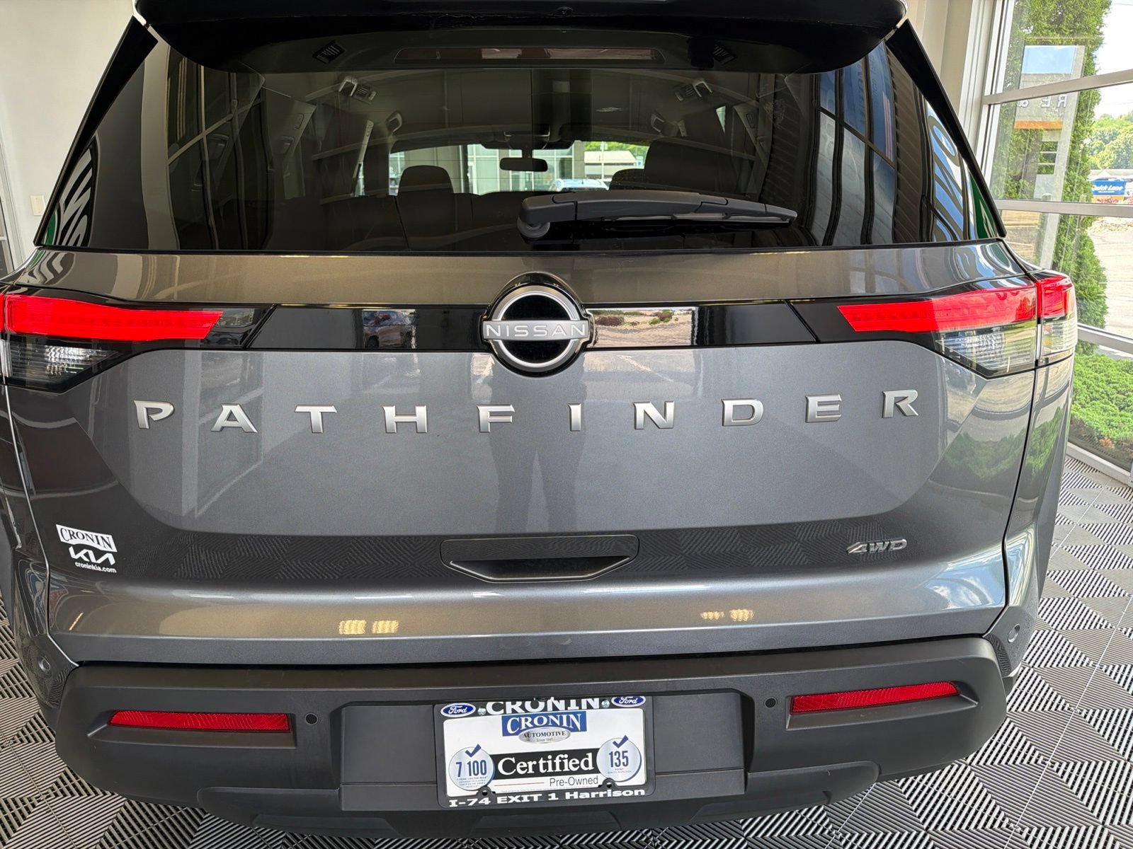 Used 2025 Nissan Pathfinder SV AWD/4WD image 10